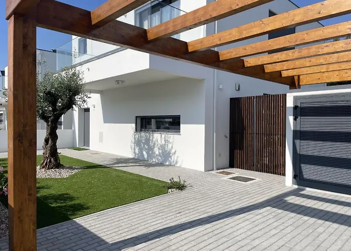 Pampelonne By Interhome بيت للعطل